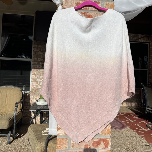 Barefoot Dreams Poncho - Picture 1 of 3